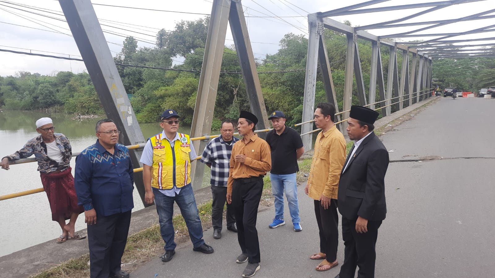 Kepala Dinas PUPR Provinsi NTB dan Komisi V DPR RI Tinjau Langsung Ruas Jalan Parampuan Lembar