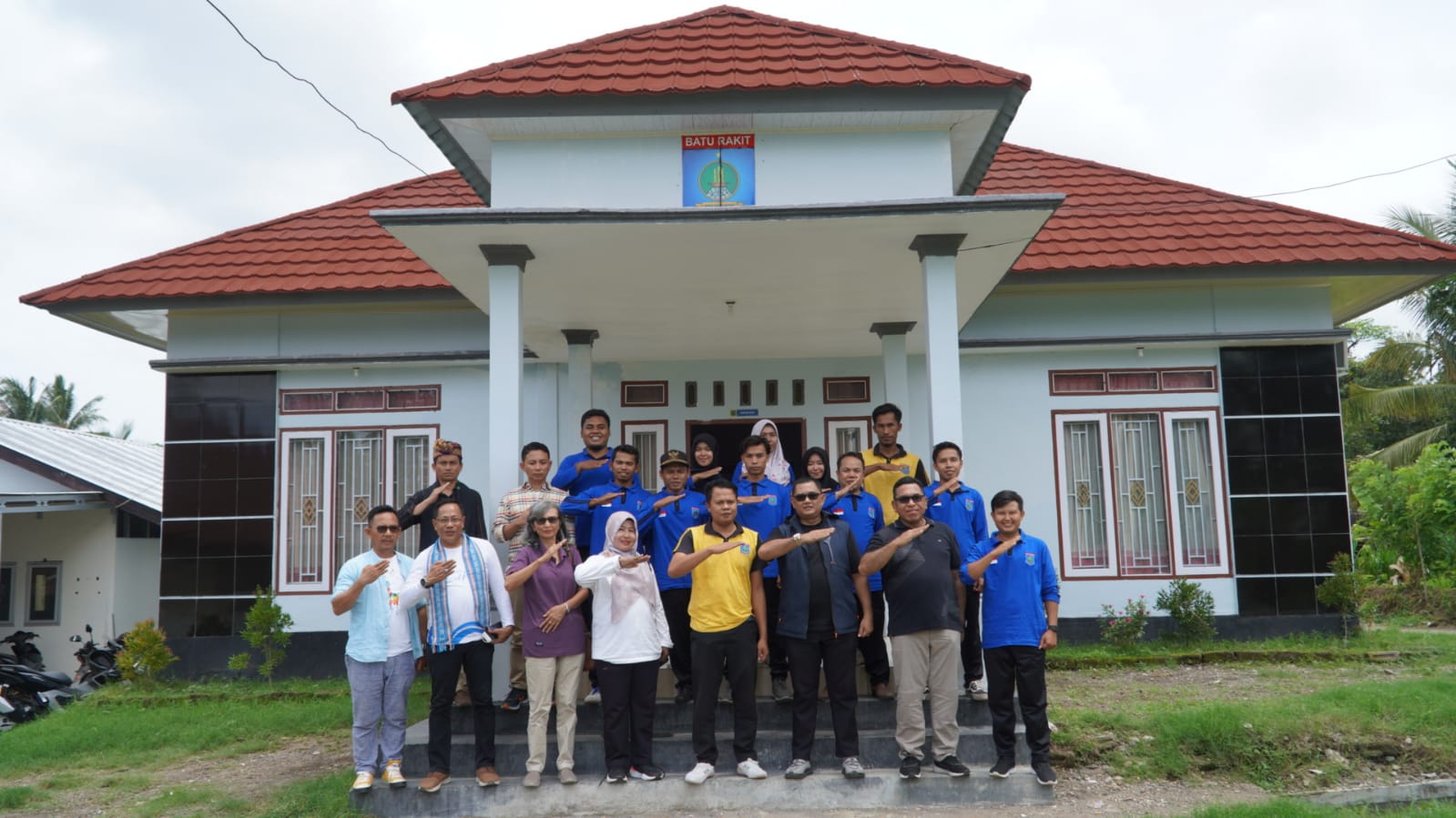 Peningkatan Kesejahteraan di Desa Batu Rakit: Kegiatan Jumat Salam Dinas PUPR Provinsi NTB